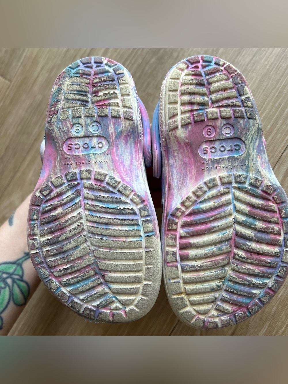 Crocs Classic Marbled Tie Dye Open Toe Sandals Purple Pink Girls Toddler Size C9 - Picture 3 of 5
